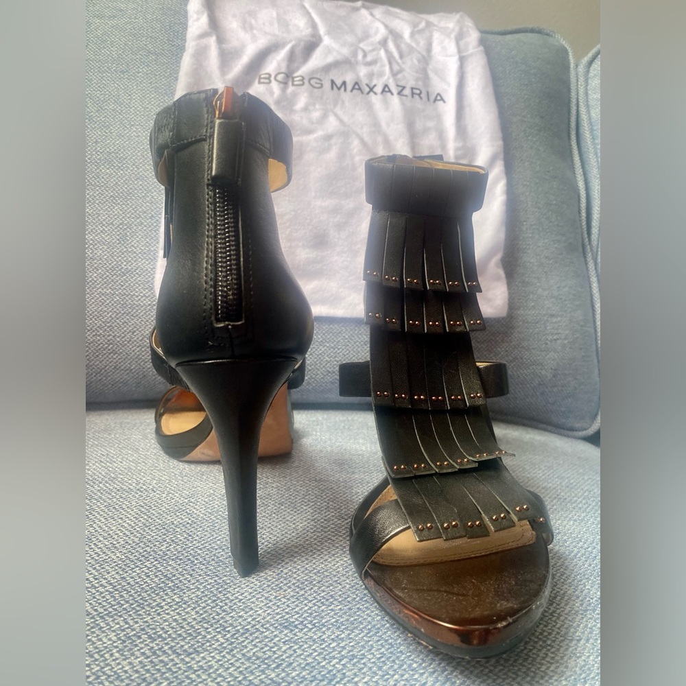 Black BCBG heels w Fringe details